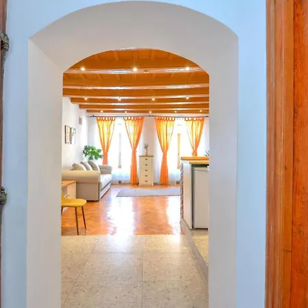 Charming - Heart Of Poarta Schei Apartman *