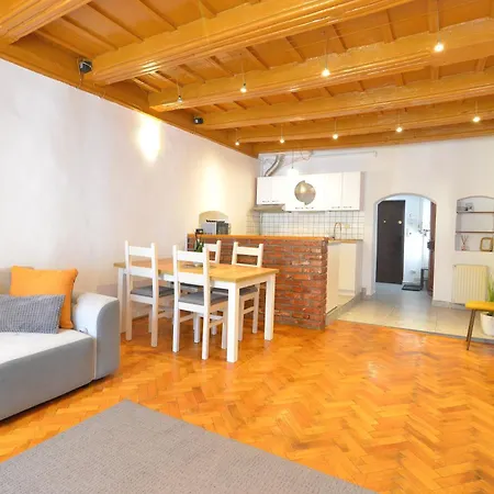 Charming - Heart Of Poarta Schei Apartman Brassó