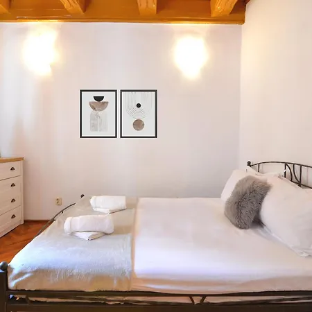 Charming - Heart Of Poarta Schei *