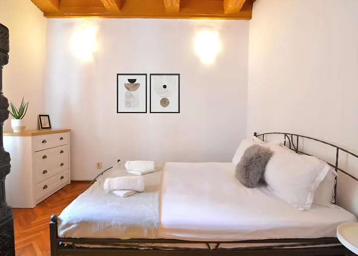 Charming - Heart Of Poarta Schei *